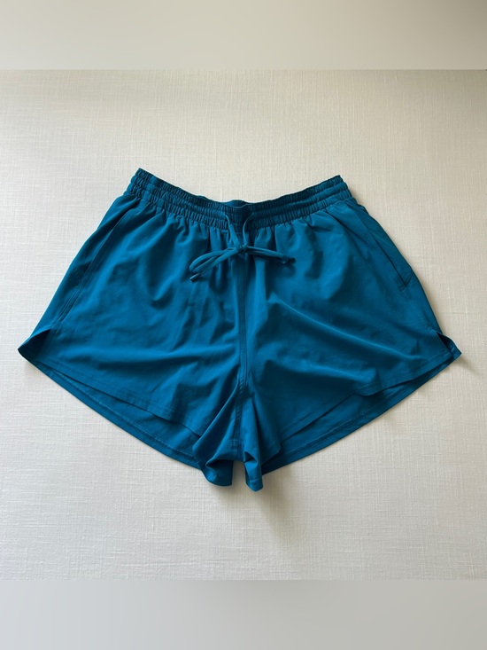lululemon athletica Pants - RARE Lululemon Pace Rival High-Rise Short 3"
Hawaiian Blue - Size 6 (Small)